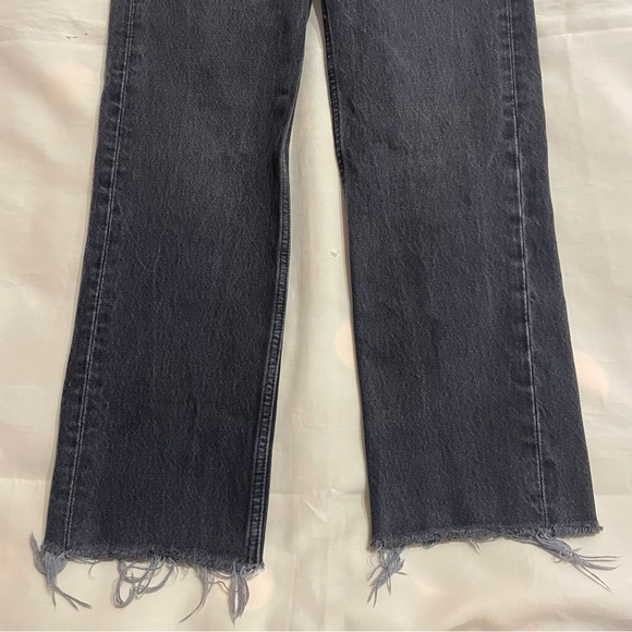 RE/DONE- 70s High Rise Stovepipe Distressed Frayed Hem Jeans in Aged Black - Picture 4 of 10